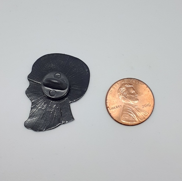 Handsome squidward enamel pin - Picture 2 of 2